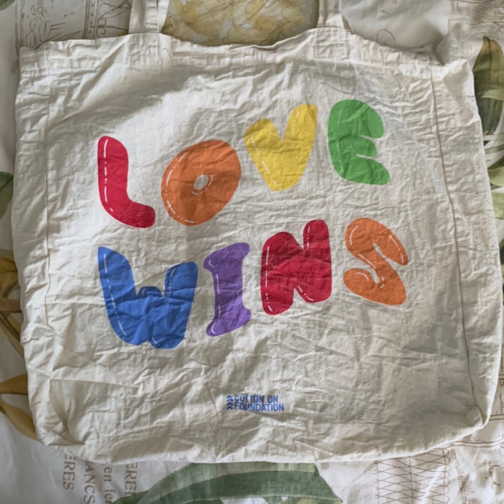 “love wins” beach tote bag
